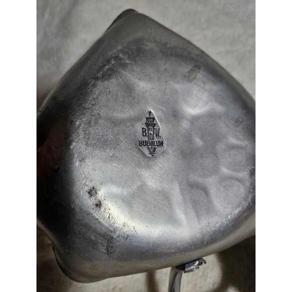 2 Buenilum Aluminum Leaf Dish Tray~ Hand Wrought Hammered w/Curly‎ Vine Handle - Picture 3 of 3